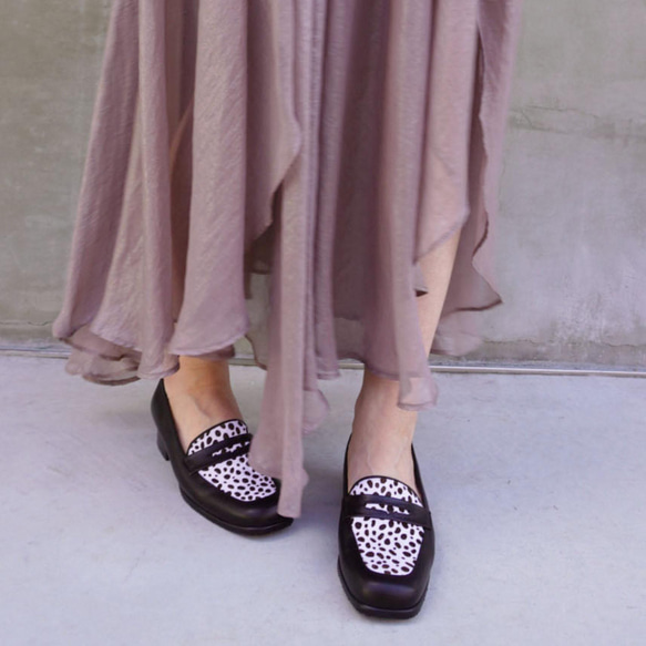 ★白チーター柄×ブラックのコンビローファー★　21.5㎝～25.5㎝　日本製　本革 z553c 