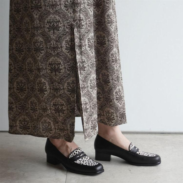 ★白チーター柄×ブラックのコンビローファー★　21.5㎝～25.5㎝　日本製　本革 z553c 