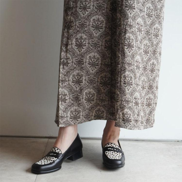 ★白チーター柄×ブラックのコンビローファー★　21.5㎝～25.5㎝　日本製　本革 z553c 