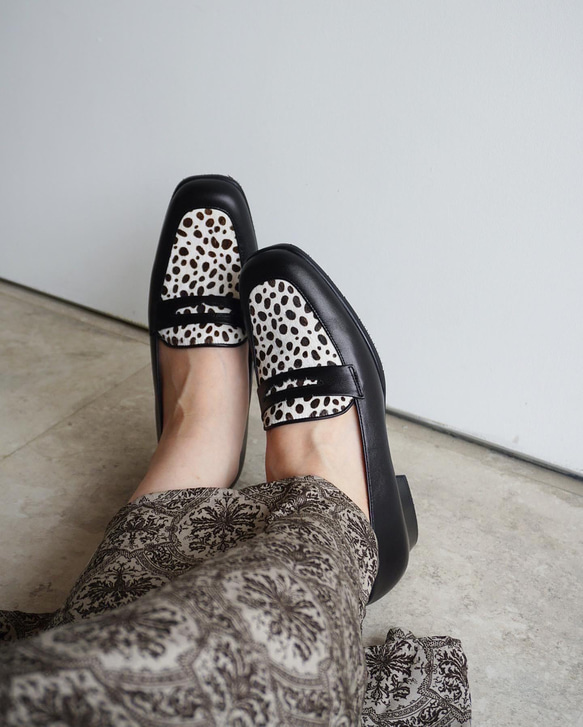 ★白チーター柄×ブラックのコンビローファー★　21.5㎝～25.5㎝　日本製　本革 z553c 