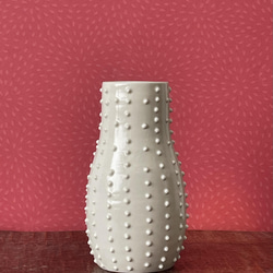 白い花の器(ストライプ模様のドット柄の花瓶) 5枚目の画像