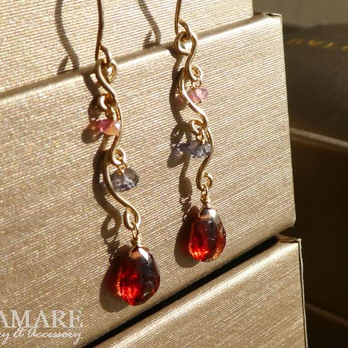 カラーチェンジガーネット・マルチカラーサファイア３連フープピアス/イヤリング カラーチェンジガーネット・マルチカラーサファイア3連フープピアス