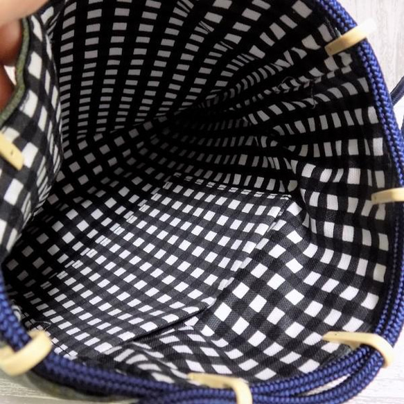 金彩工芸　焼箔青貝箔　ミックス箔仕上げ　コットン紬風グリーン地製　「巾着ショルダー」 9枚目の画像