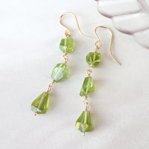 ✿SALE✿ 14kgf ペリドット タンブルカット 3連ピアス ピアス（フック 