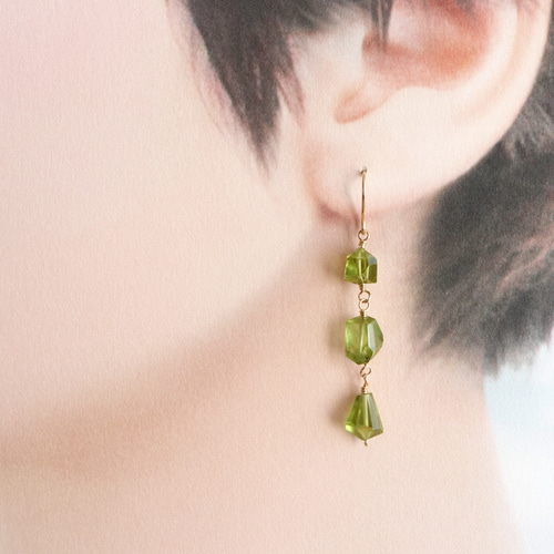 ✿SALE✿ 14kgf ペリドット タンブルカット 3連ピアス ピアス（フック 