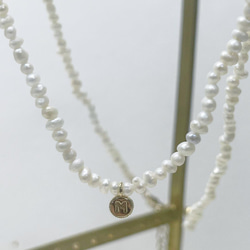 NaNa jewelry   淡水パールイニシャルのネックレス 2枚目の画像