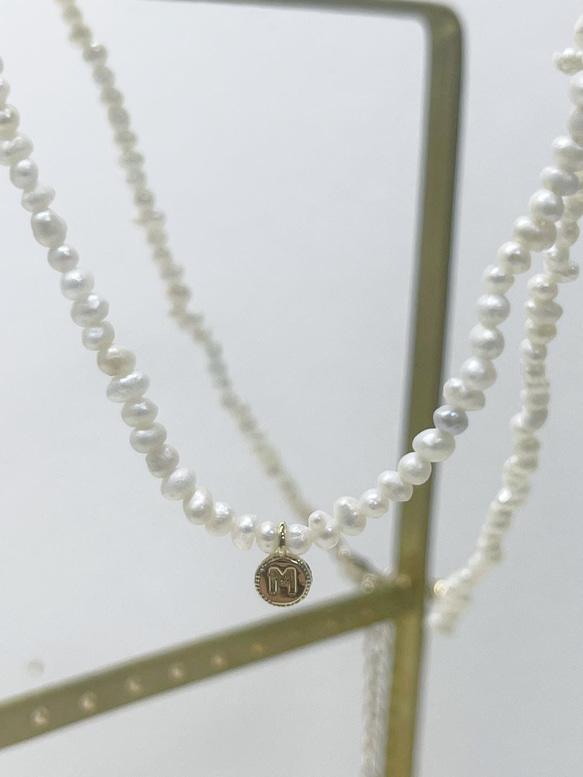 NaNa jewelry   淡水パールイニシャルのネックレス 2枚目の画像
