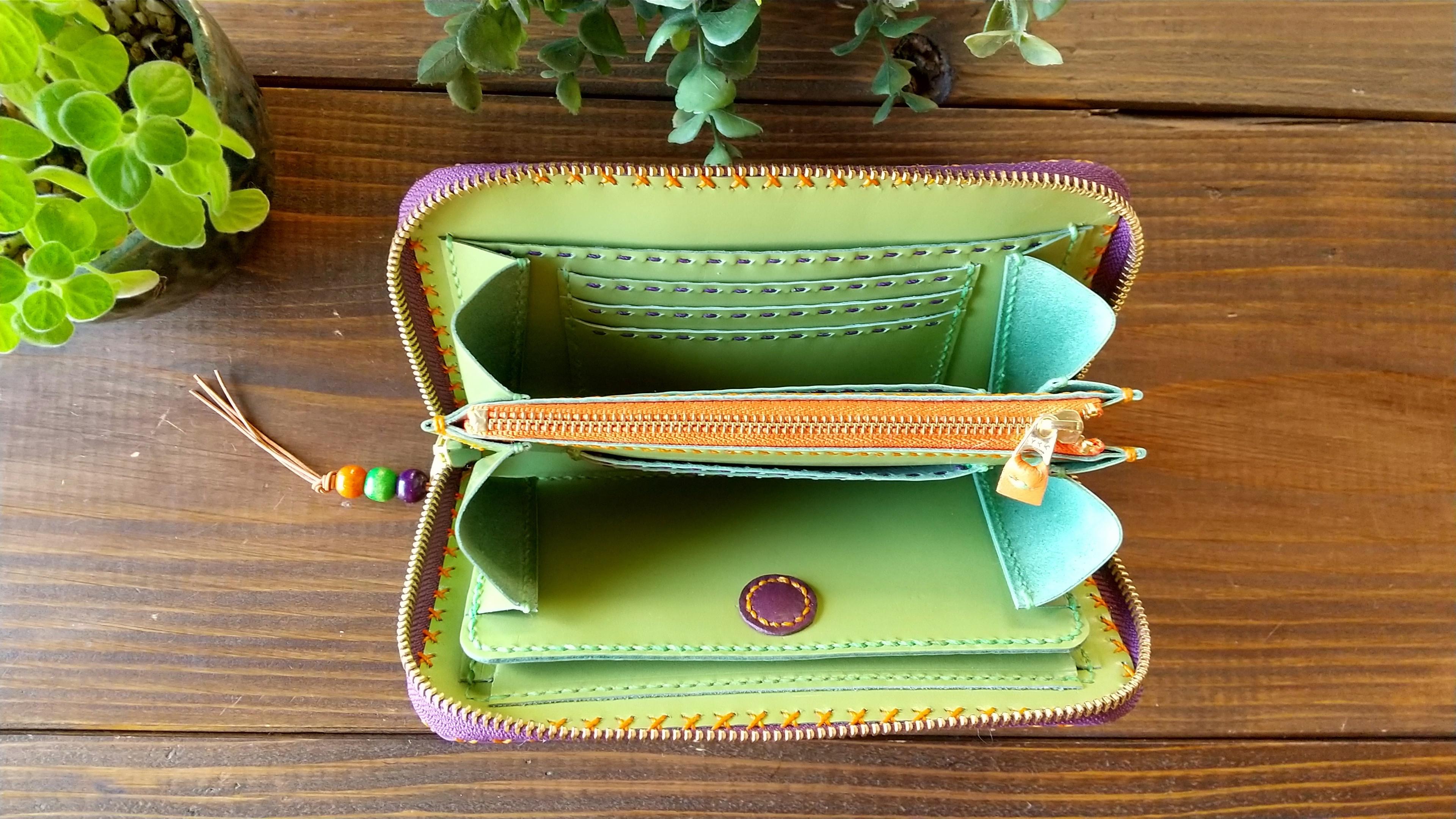小さな長財布　大きな小銭入れとファスナー付き小物入れ（アボカド食べ頃）