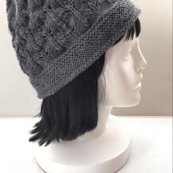 ウール100％　透かし模様入り　手編み帽子 2枚目の画像