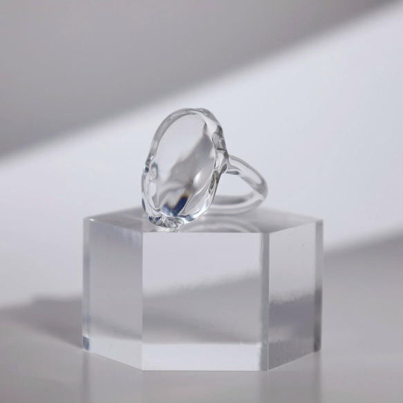 ガラスのリング“Ovall” -クリア- ～溶けない氷 シリーズ～ 1枚目の画像
