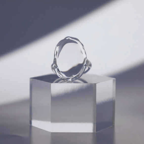 ガラスのリング“Ovall” -クリア- ～溶けない氷 シリーズ～ 4枚目の画像