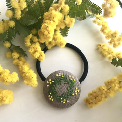 再販：mimosaリース-4_刺繍ヘアゴム_麻 1枚目の画像