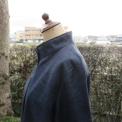 男物紬の新しい着物地でのコート。一重で軽く羽織れ　春に向けて何にでも合わせやすいコート。 4枚目の画像