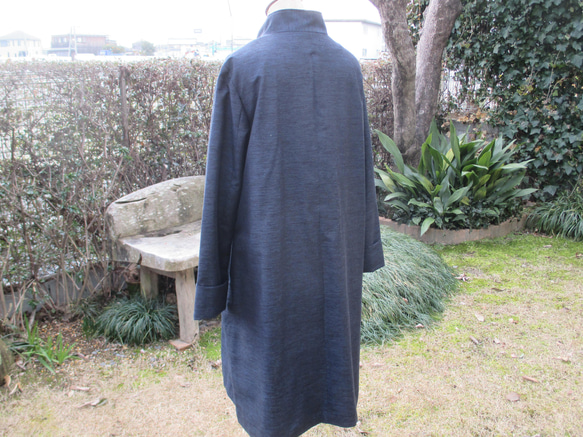 男物紬の新しい着物地でのコート。一重で軽く羽織れ　春に向けて何にでも合わせやすいコート。 2枚目の画像