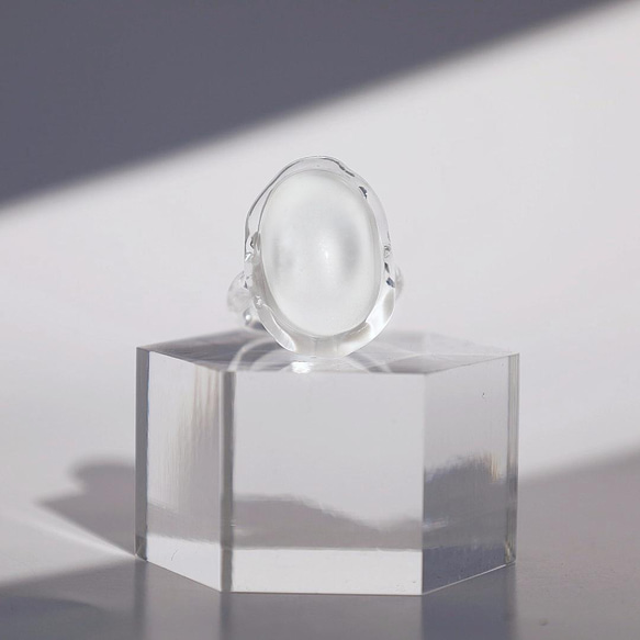 ガラスのリング“Ovall”　-ホワイト- 2枚目の画像