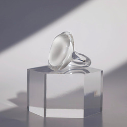 ガラスのリング“Ovall”　-ホワイト- 3枚目の画像