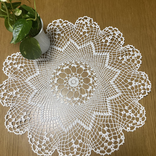 一枚で華やかな印象に レース編みドイリー レース uri 通販 13324027