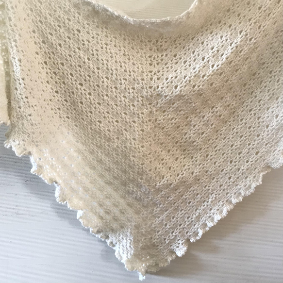 ハンドメイド 三角ショール ニット ショール アイボリー 白色 大判