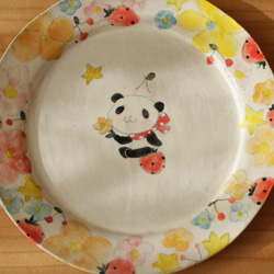 　粉引きカラフルお花とベビーパンダのリムケーキ皿。 2枚目の画像