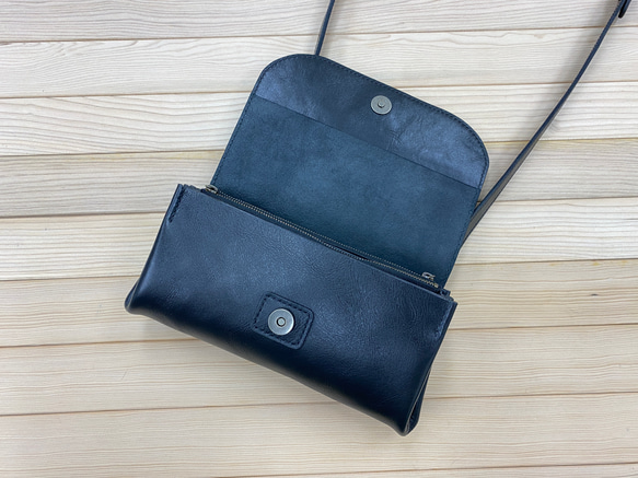 お財布ショルダーポーチ（ブラック）カード４０枚分 バッグやポシェットのような大容量長財布 3枚目の画像