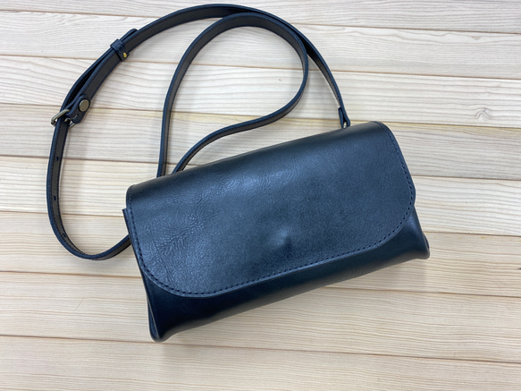 お財布ショルダーポーチ（ブラック）カード４０枚分 バッグやポシェットのような大容量長財布 2枚目の画像