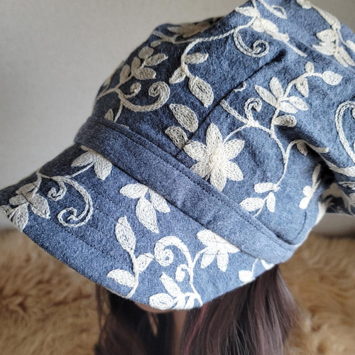 ライトグレー☆刺繍が素敵☆ゆったり大きめサイズ☆ツイスト