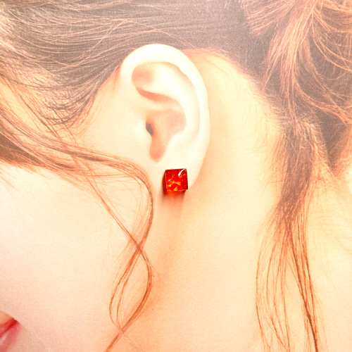 受注制作】《No.107》琉球ガラスガレット キューブピアス ピアス