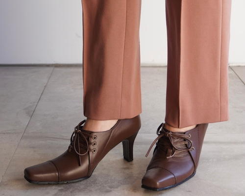 スクエアトゥレースアップパンプス☆ 21.5㎝～25.5㎝ブラック・マロン