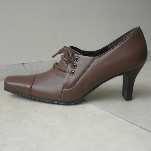 スクエアトゥレースアップパンプス☆ 21.5㎝～25.5㎝ブラック・マロン