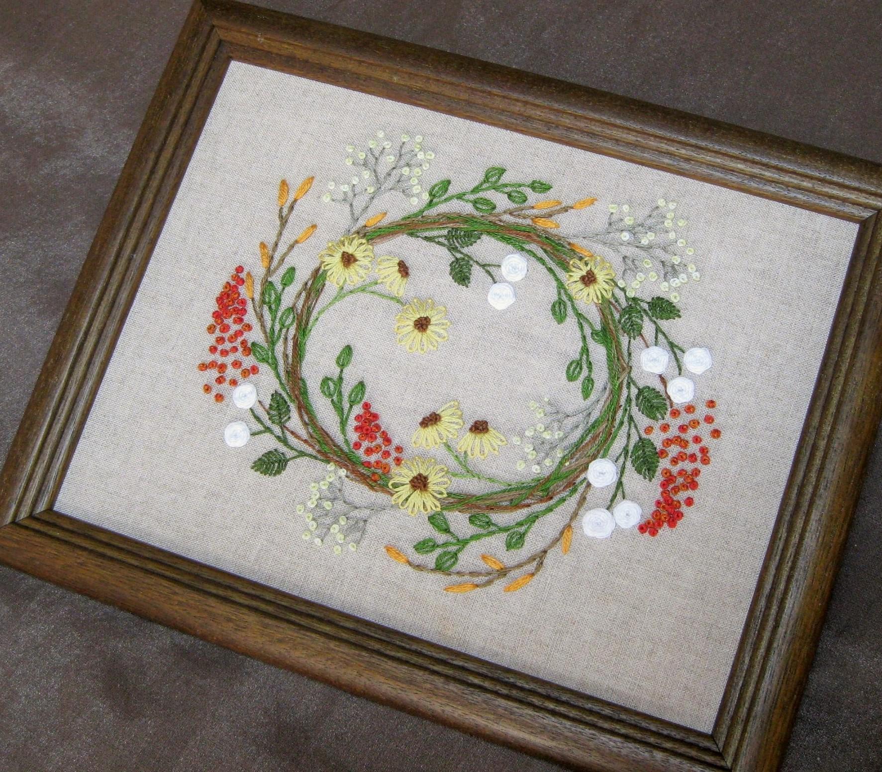 野の花リース　４　手刺繍