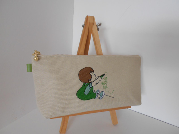 お絵かきしている男の子刺繍の帆布のペンケース グリーン 2枚目の画像
