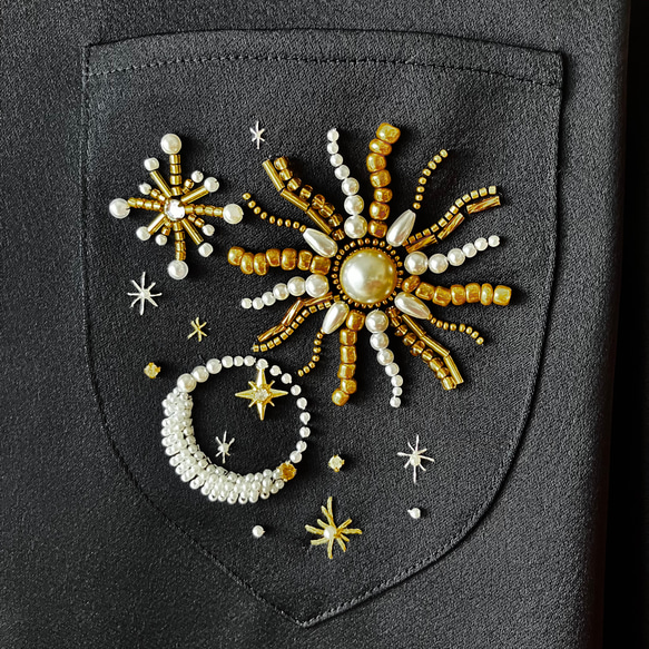 太陽と月と星」ビーズ刺繍のVネックワンピース【ビーズ刺繍 太陽と月と星」ビーズ刺繍のVネックワンピース【ビーズ刺繍