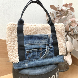 デニムリメイクバック　フワモコクマ ふわもこトートバッグデニムリメイク くまちゃんチャーム付き︎