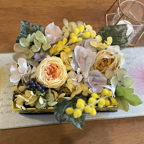 ころんと可愛いてまりローズとミモザのフラワーボックス 春色フラワー