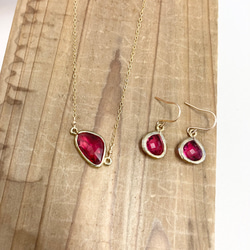 促銷價 ★ 2 件套❗️ 14K 包金❤️ 紅色玻璃項鍊和耳環（紅金） 第6張的照片