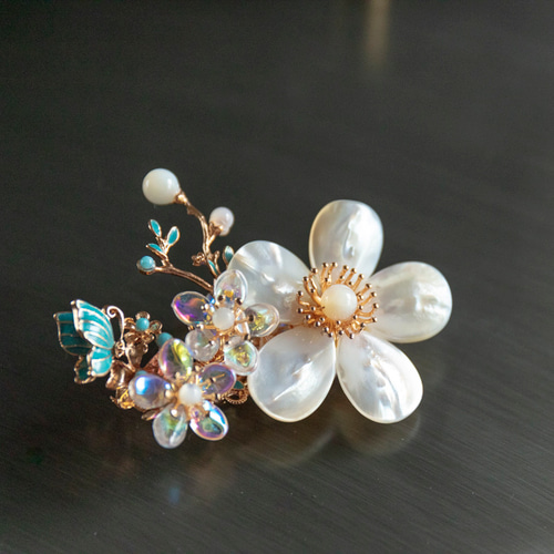 白蝶貝シェルフラワーと蝶のヘアアクセサリー ヘアコームORヘア