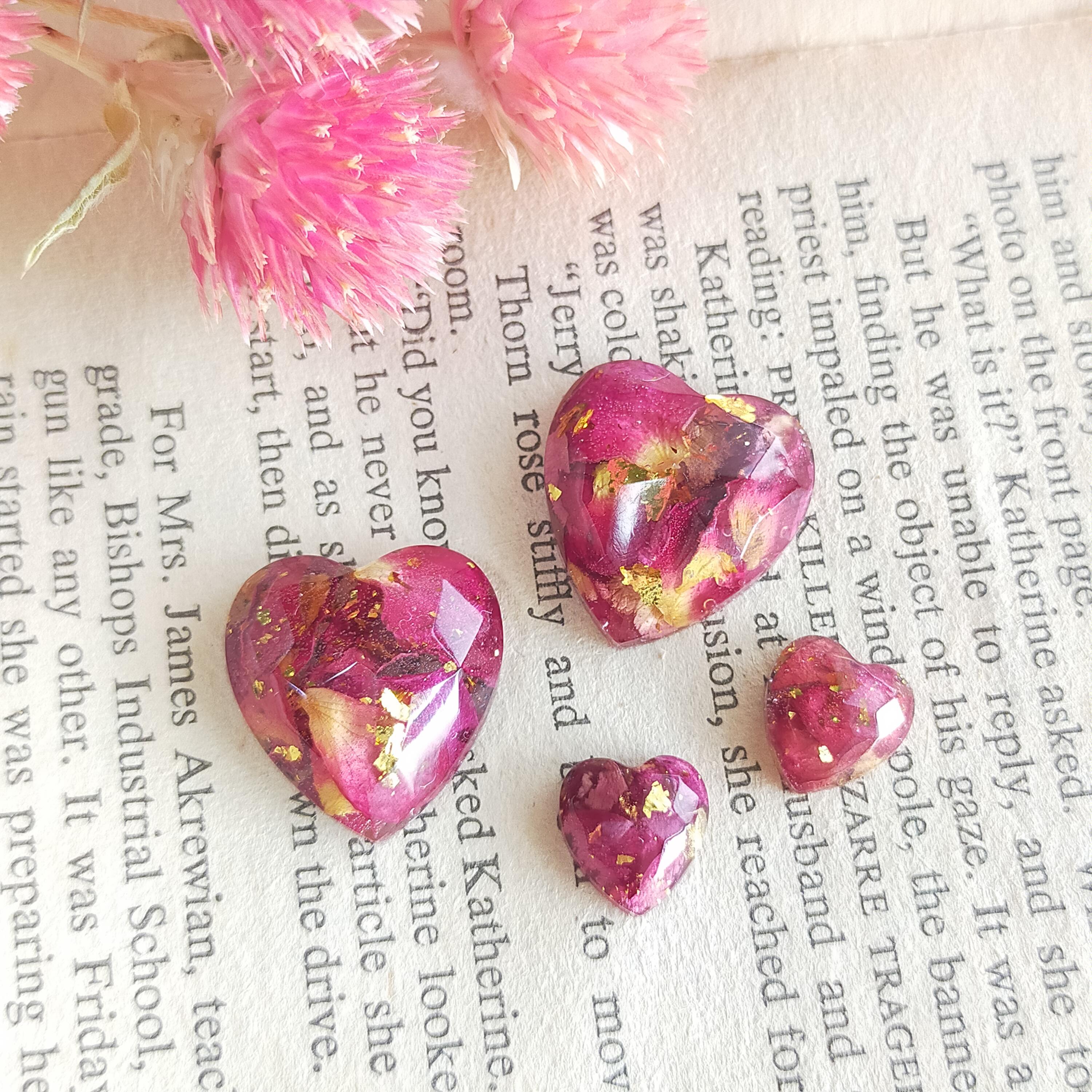 〜バレンタインハートのセットイヤリング〜　バラ　ばら　林檎　りんご　リンゴ　レジン　クリア　ドライフラワー　赤　　薔薇