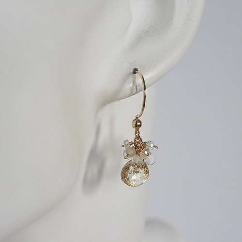 トリプレットクリスタルと淡色天然色のピアス｜Aiglê ピアス（フック