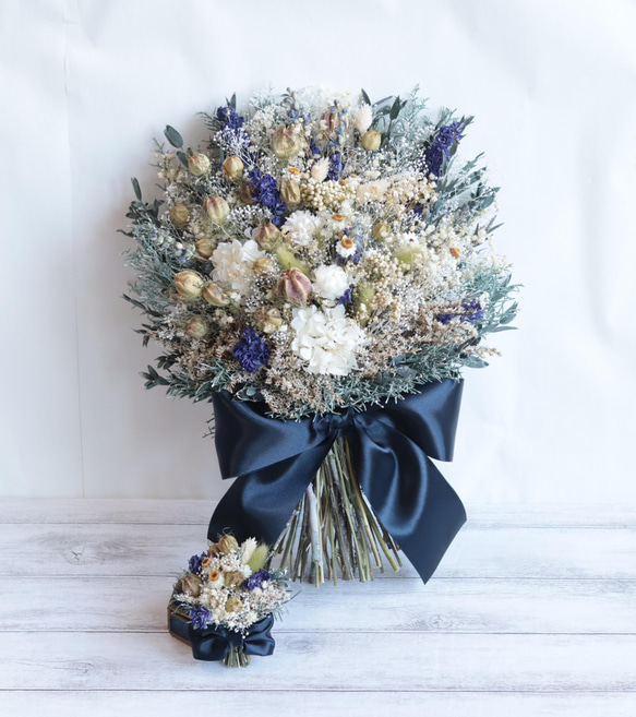 風船ポピーとデルフィニウムのクラッチブーケ(30㎝)&ブートニア～ネイビーリボン～＊プリザーブド&ドライフラワー 風船ポピーとデルフィニウムのクラッチブーケ(30㎝)&ブートニア～ネイビーリボン～＊プリザーブド&ドライフラワー C1679623972(12740円)