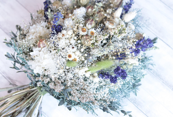 風船ポピーとデルフィニウムのクラッチブーケ(30㎝)&ブートニア～ネイビーリボン～＊プリザーブド&ドライフラワー 風船ポピーとデルフィニウムのクラッチブーケ(30㎝)&ブートニア～ネイビーリボン～＊プリザーブド&ドライフラワー C1679623972(12740円)