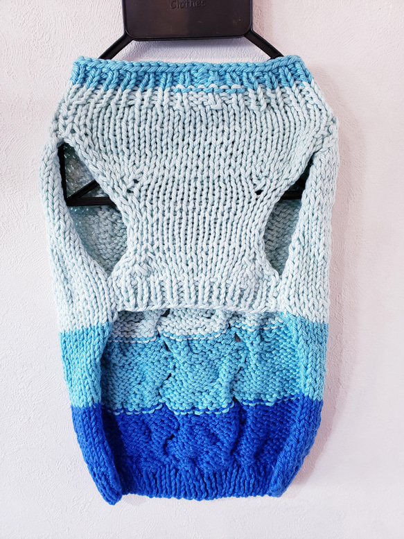 春先取り♪犬服♪コットンのアラン模様の手編みセーター 2枚目の画像