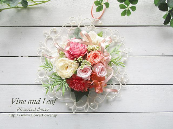 【母の日に】プリザーブドローズのアイアンスワッグ（ピンク）～長く飾れるプリザーブドフラワー～[F221003] 1枚目の画像