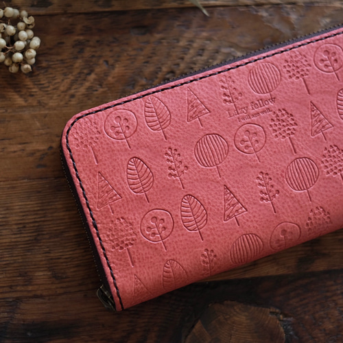本革 通帳も入る 北欧柄のラウンドファスナー 手縫い 桜ピンク 長財布