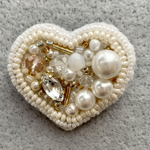 ビーズ刺繍ブローチ ハート ブローチ Mayu 通販 13329912