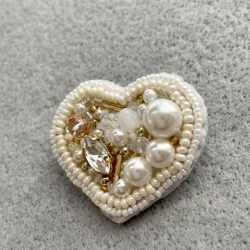 ビーズ刺繍ブローチ ハート ブローチ Mayu 通販 13329912