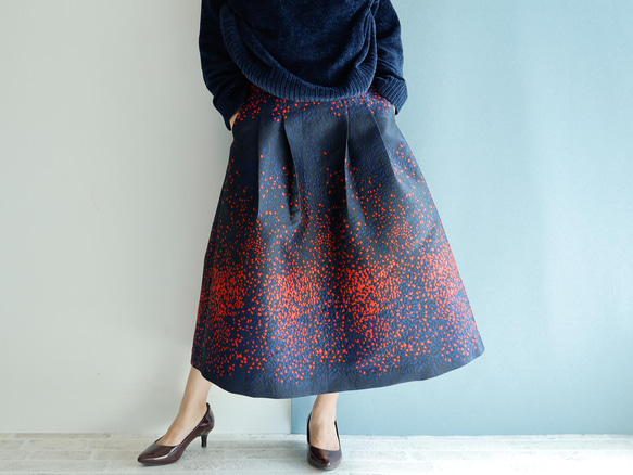 ロング丈 80cm丈 火の粉のような緋色ドットの織り模様のロングスカート  -きまぐれコレクション 11枚目の画像