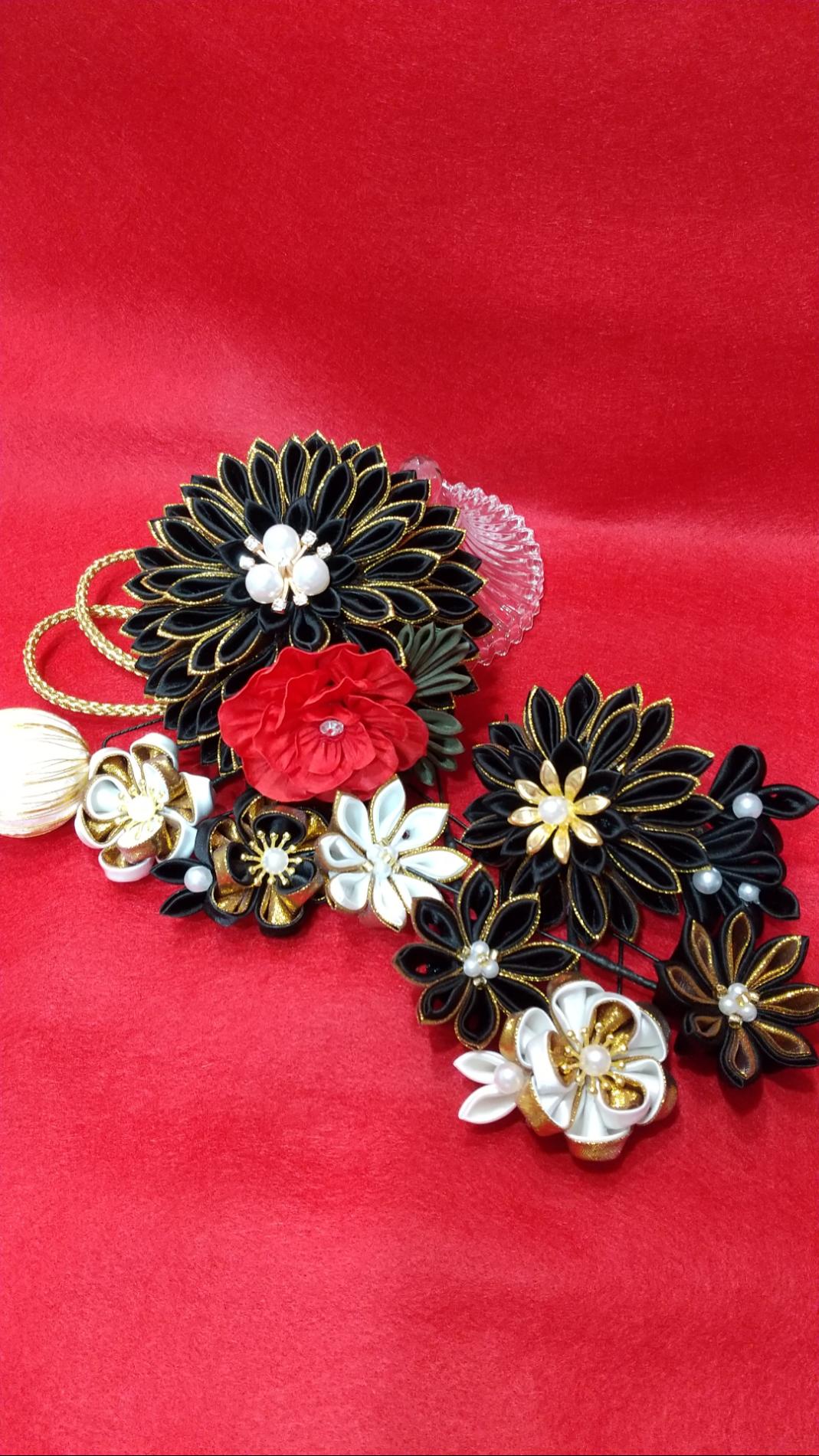 つまみ細工   成人式、卒業式、入学式、婚礼髪飾り｢キャプラ&サテン｣ 黒、あか、白、金