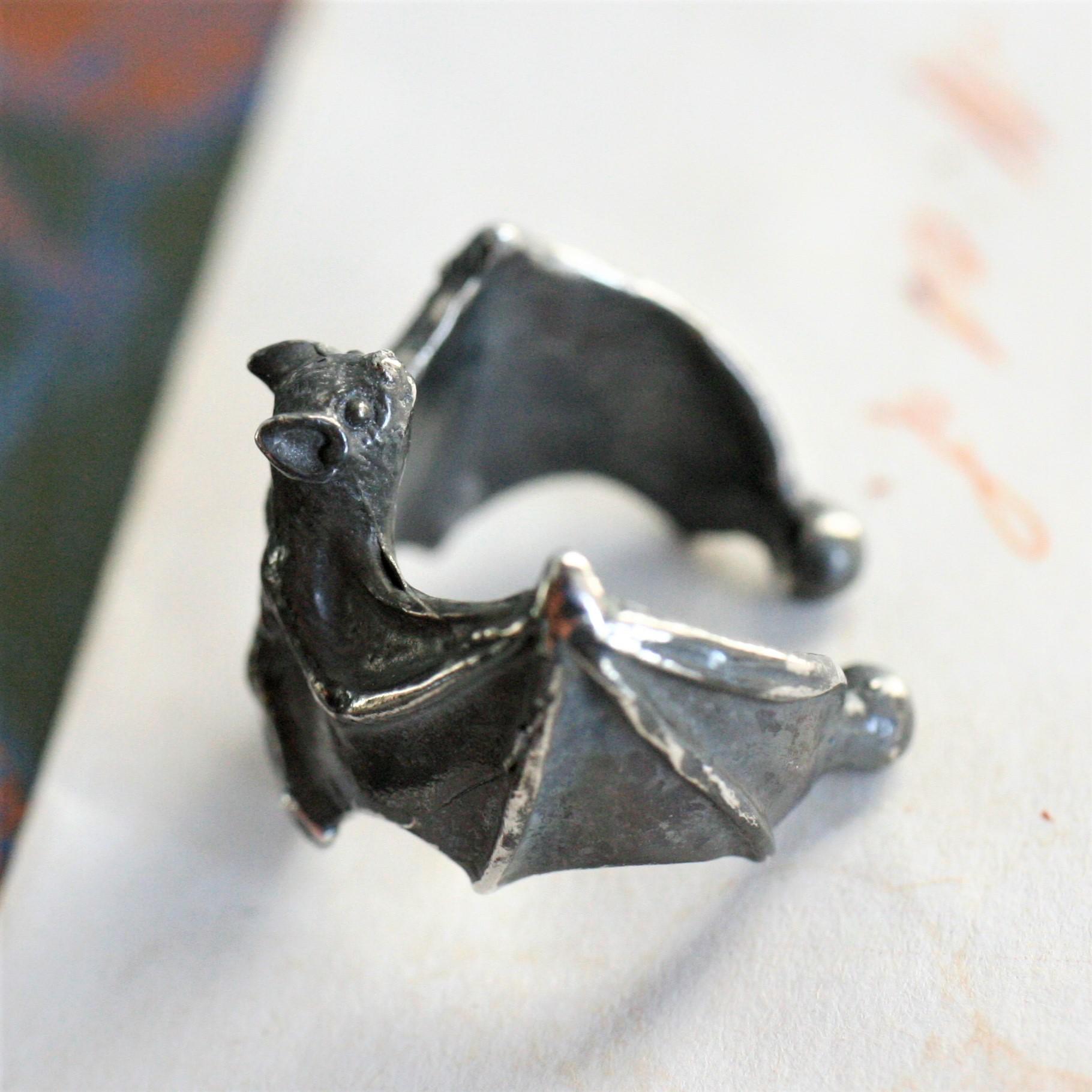 コウモリのボリュームイヤーカフ ブラック『燻』『銀製』 【受注生産】