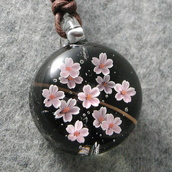 桜咲く とんぼ玉 ガラス ネックレス No2068 3枚目の画像