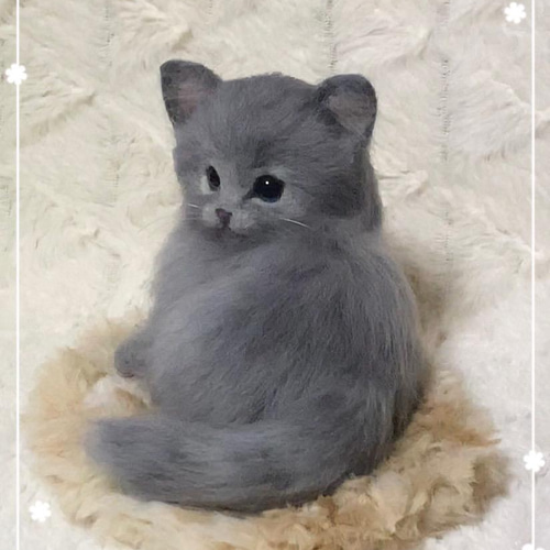 サンプルページ ロシアンブルー Ｍサイズ 植毛あり 羊毛フェルト。ロシアンブルー。ネベロング。猫。子猫 羊毛フェルト